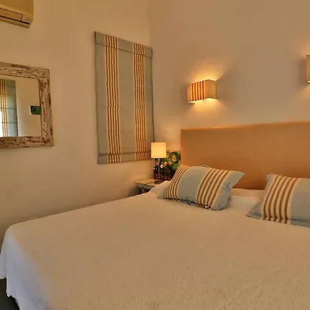 2 Townhouse 3 Bedroom Close To Amenities And Villa
