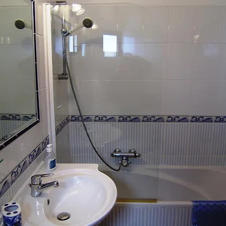 2 Townhouse 3 Bedroom Close To Amenities And