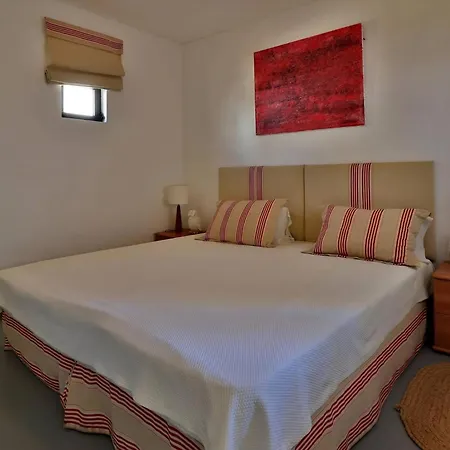 2 Townhouse 3 Bedroom Close To Amenities And Villa *